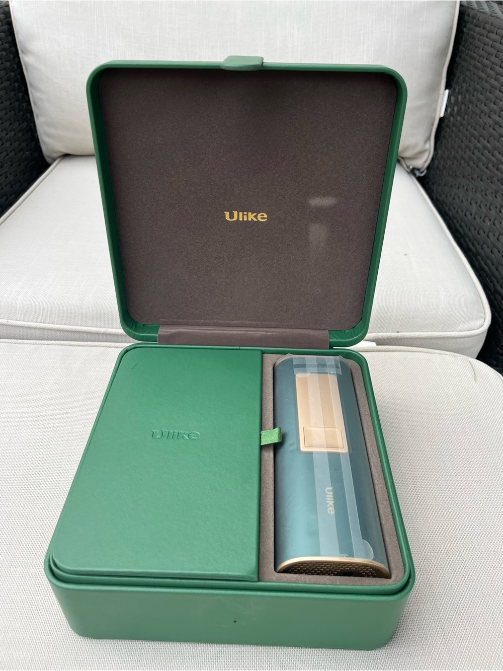 Ulike Air + IPL Hair Removal Kit in Green Travel Case - Picture 2 of 7